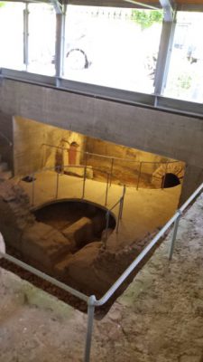"derzeit trockenliegende Römische Brunnenstube in Kallmuth"